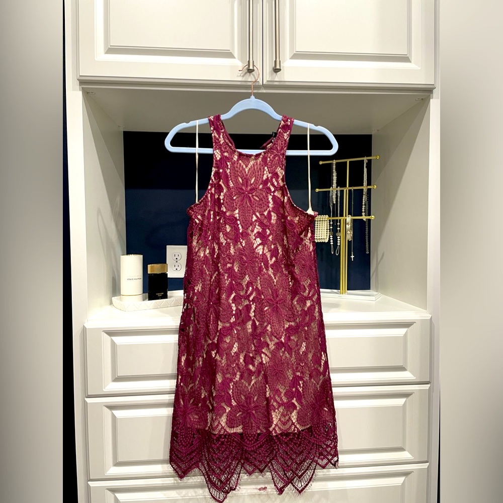Express tank top, dress crochet, maroon small like new great condition